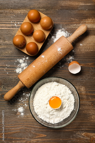 Rolling pin with bowl of fl...