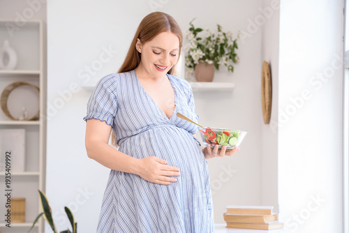 Beautiful pregnant woman wi...