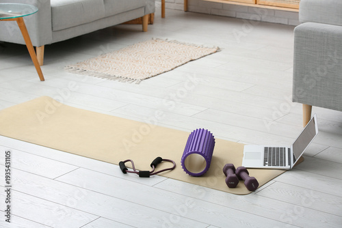 Foam roller with laptop, du...