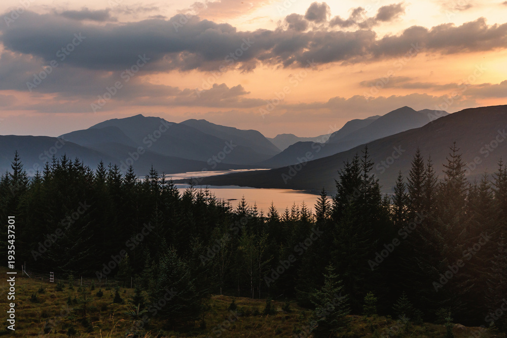 Obraz premium Sunset View Over Pine Forest and Mountain Valley with Lake