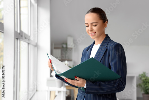 Young businesswoman with fo...