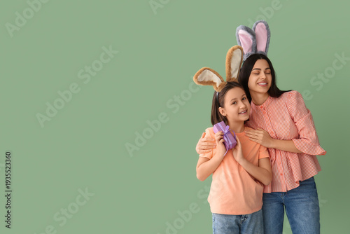 Little girl and her mother ...