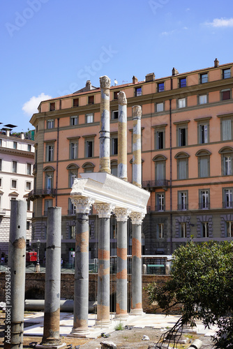 Fotografi Reconstructed columns and architrave of Basilica Ulpia at the Forum of Trajan in