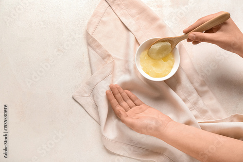 Female hands with natural b...