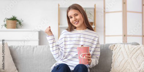 Young woman with popcorn wa...