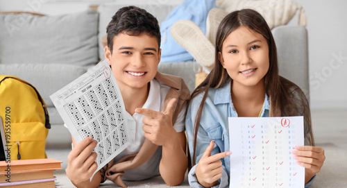 Happy teenage kids with res...