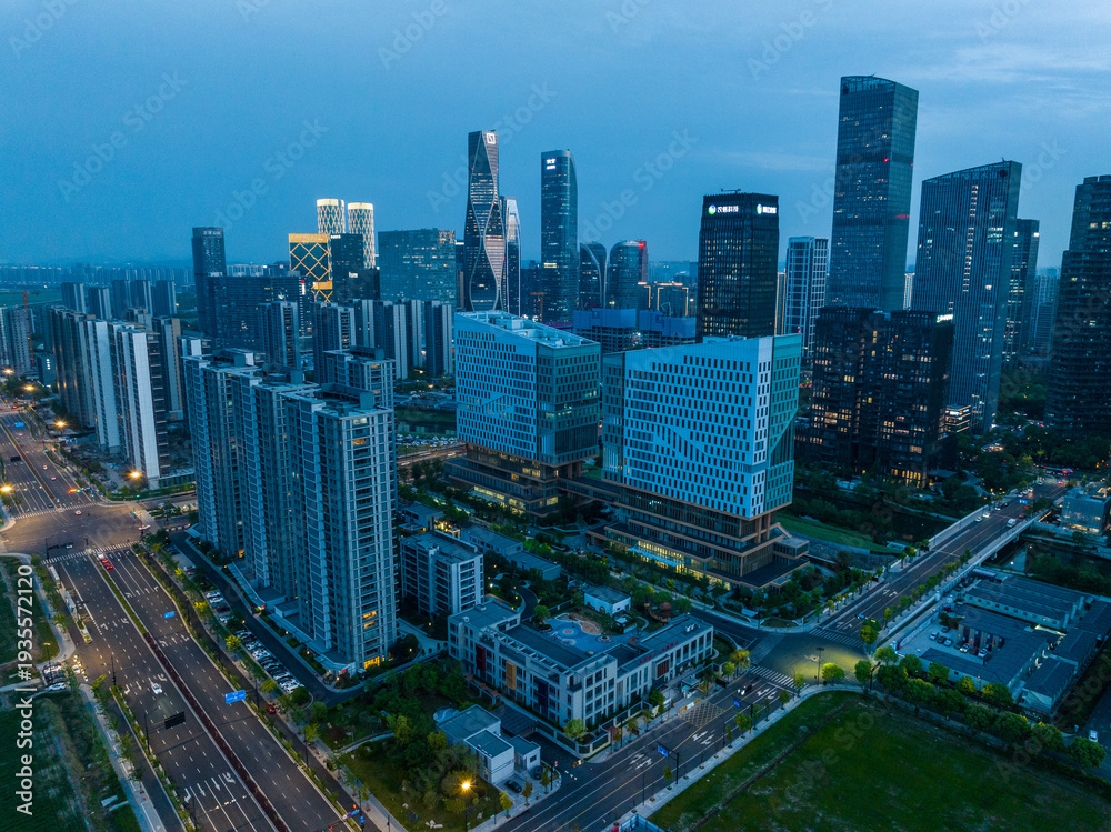 Obraz premium Hangzhou Maitian CBD District Skyline at Dusk