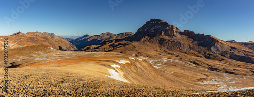 Quadro su tela This scenic autumn San Juan Mountain panorama features Colorado 14er Uncompahgre Peak rising above the colorful Iron Beds