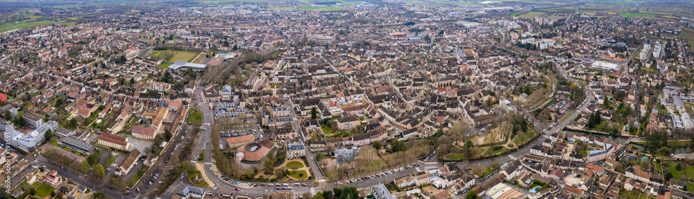 Obraz premium Aerial panorama view beside the old town around the city Beaune in France on a sunny autumn day.