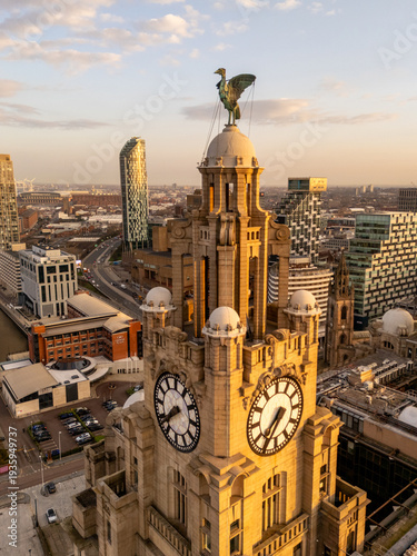 Εκτύπωση καμβά Liver Bird Statue and Clock Face Detail Aerial