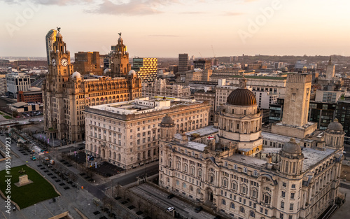 Canvastavla Aerial View of Liverpool Three Graces at Sunrise