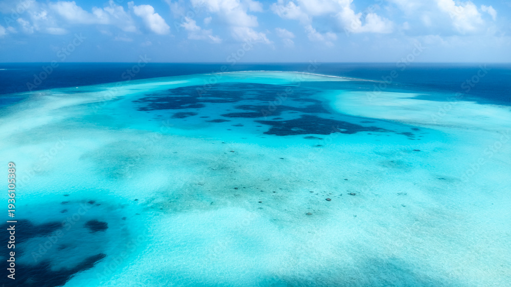Obraz premium Light And Blue Color Of The Indian Ocean In The Maldives