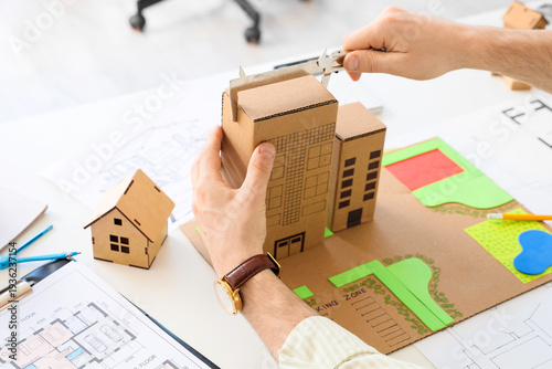 Male hands working on 3D zo...