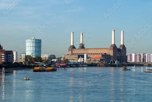 Canvas Print Battersea power station building standing by river thames in london