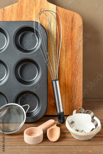 Set of baking utensils on w...