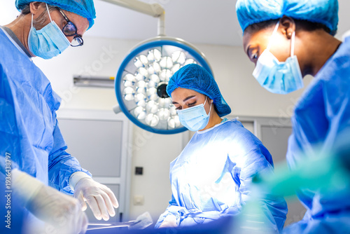 Obraz na plátně Group of surgeons performing surgery in operating room