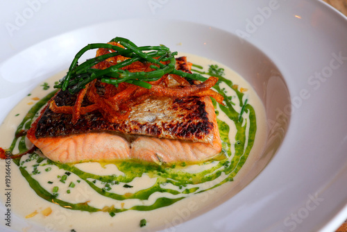 Tranche de saumon au beurre blanc