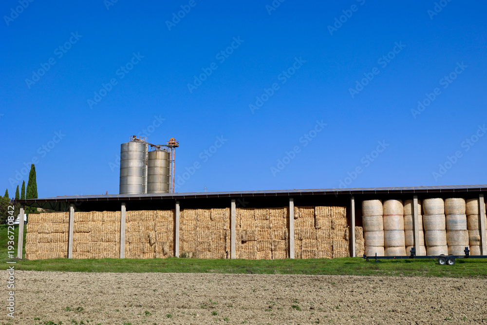 Obraz premium Straw Storage Barn with Silos in Tuscan Agricultural Landscape, Italy