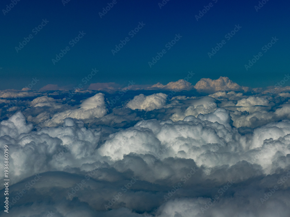 Fototapeta premium Über den Wolken
