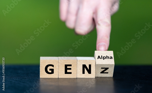 Gen Z und Generation Alpha als Konzeptbild. Symbol für Generationenwechsel, Jugendkultur, neue Arbeitswelt, Social Media, Wertewandel und gesellschaftliche Trends der jungen Generation.
