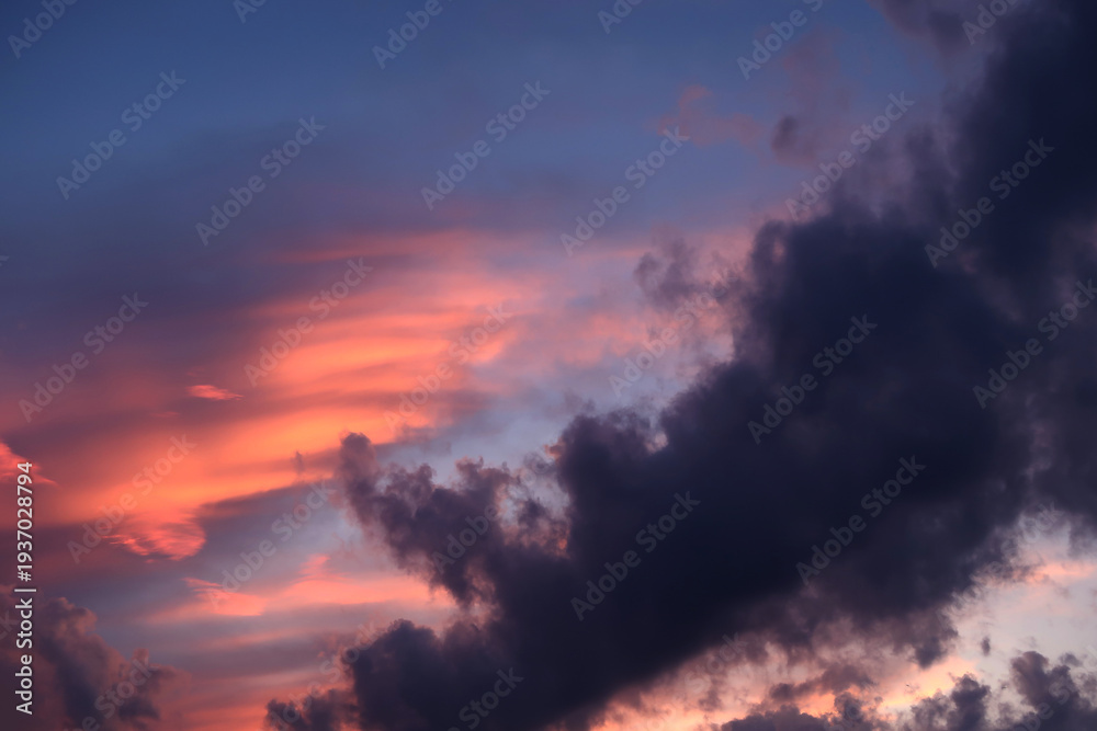 Obraz premium dramatic sky at sunset