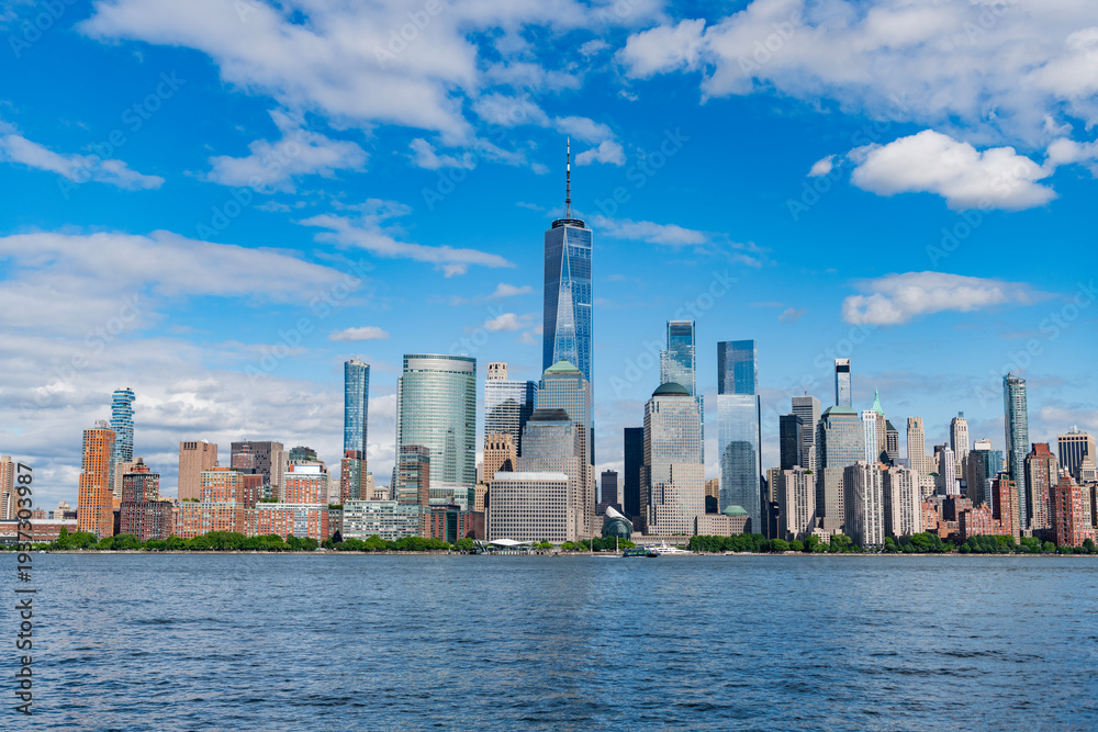 Obraz premium New York, United States. New York city skyline in Midtown Manhattan. USA, NYC, NY, Manhattan. Lower Manhattan skyline. New York from New Jersey. Downtown Manhattan. American financial center
