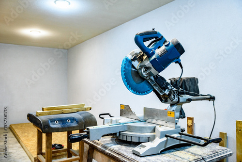 Φωτογραφία A professional circular saw with a miter in the woodcraft carpentry workshop