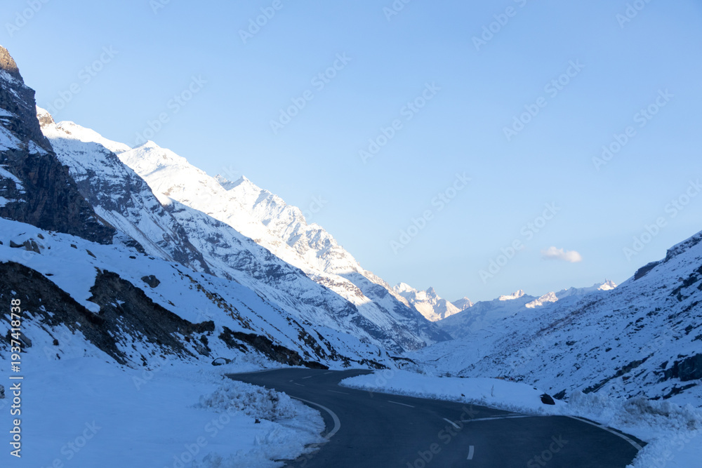 Fototapeta premium road in the himalayas