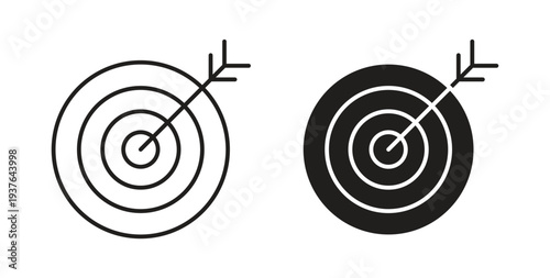Bullseye pointer icon in line design. Editable stroke icon.