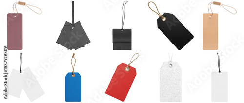 Foto Collection of diverse blank hang tags and price labels in various colors and materials with strings