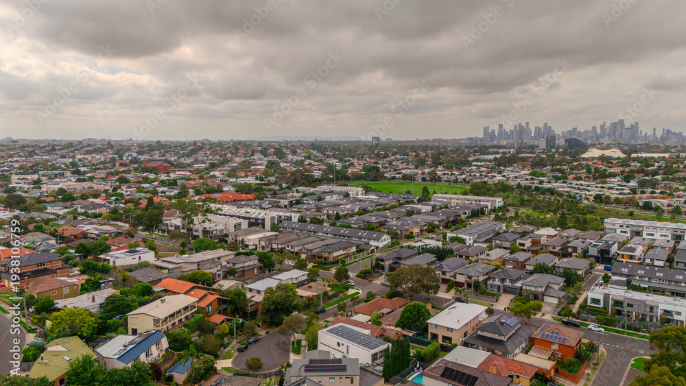 Obraz premium Panoramic Aerial Drone view of Inner Suburbs of Melbourne housing, roof tops, the streets and the parks, the roads and trees of Ascot Vale Moonee Ponds Brunswick Essendon and Maribyrnong in VIC Victor