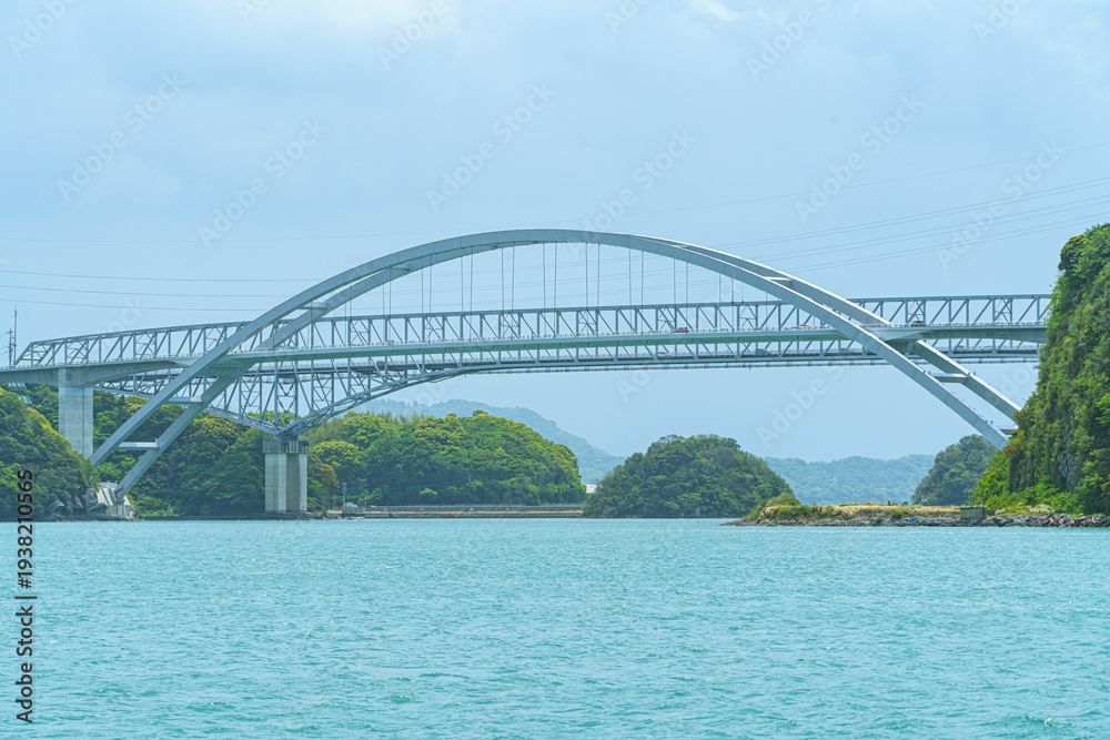 Fototapeta premium 熊本県 天草と九州本土を結ぶ天城橋の景観