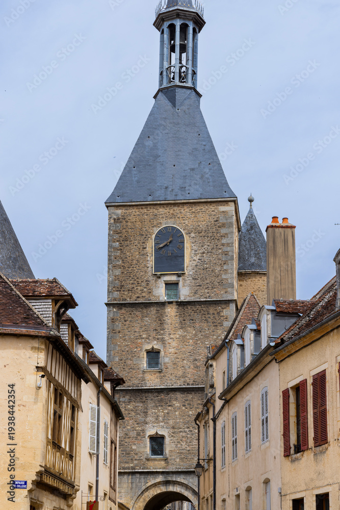 Fototapeta premium Tour de l'Horloge in Avallon, Bourgogne Franche Comte street scene