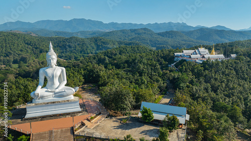 Tableau sur toile The historic stupa of Wat Phra That Pu Jae in Phrae Province is a centuries old sacred site situated on a mountain