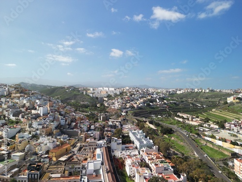 Las Palmas - Gran Canaria - Wyspy Kanaryjskie - Hiszpania - piękna szeroka plaża, ocean, miasto, stolica wyspy zdjęcie wykonane dronem #1938563948