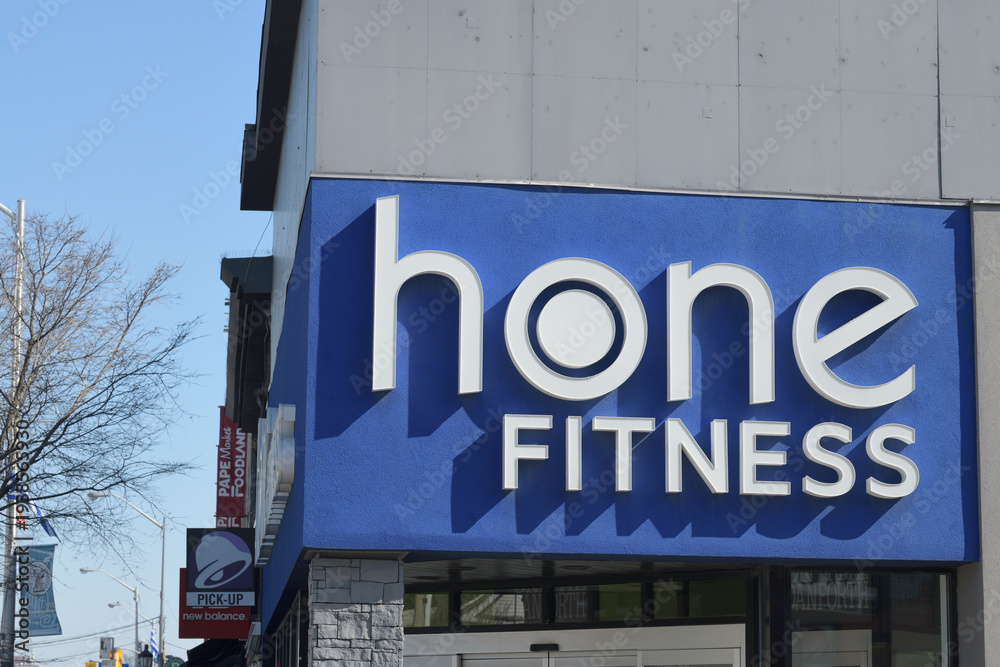 Fototapeta premium exterior wall and sign outside Hone Fitness Pape & 603 Danforth Av, Toronto