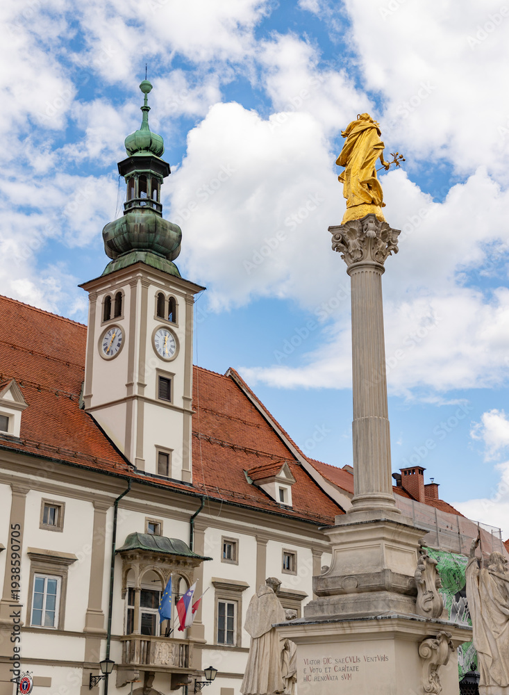 Obraz premium Plague Column and Maribor Town Hall