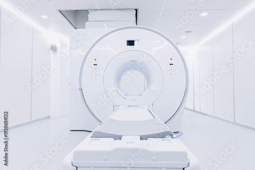 Foto MRI - Magnetic resonance imaging scan device in Hospital