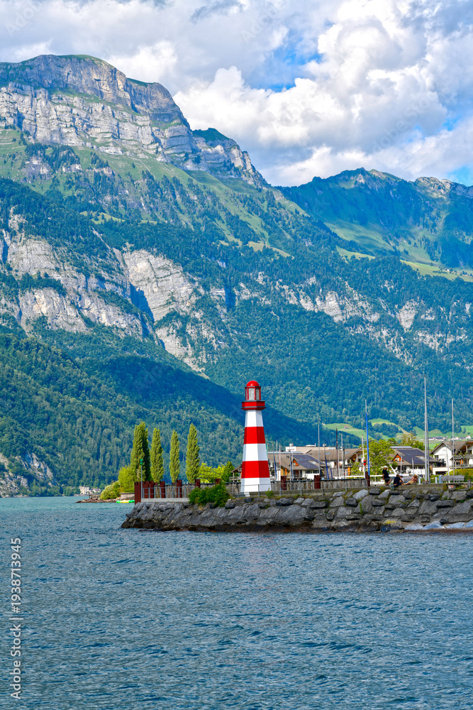Fototapeta premium Hafen Unterterzen Gemeinde Quarten am Südufer des Walensees, Kanton St. Gallen
