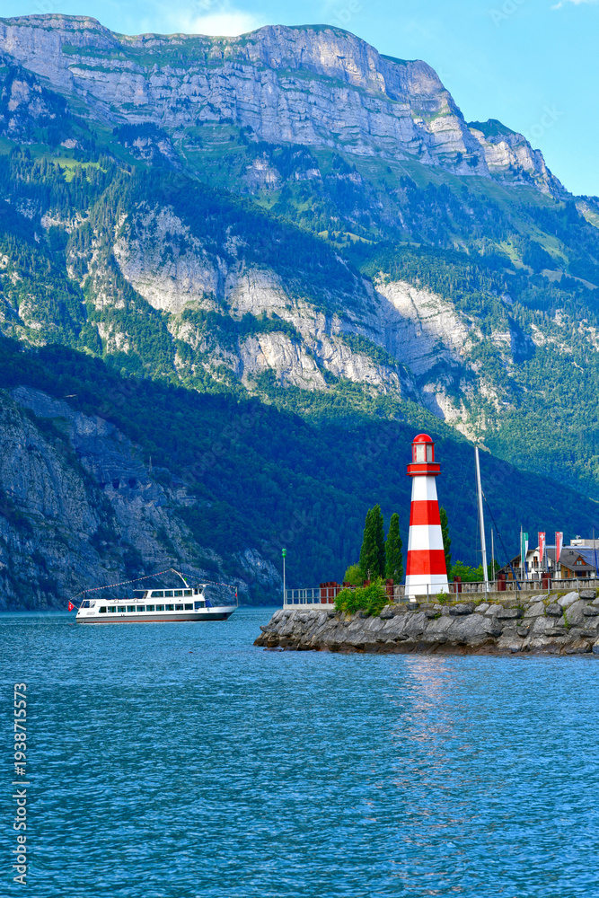 Fototapeta premium Hafen Unterterzen Gemeinde Quarten am Südufer des Walensees, Kanton St. Gallen