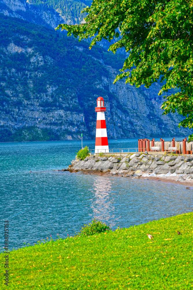 Fototapeta premium Hafen Unterterzen Gemeinde Quarten am Südufer des Walensees, Kanton St. Gallen