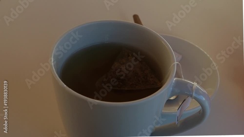 Have a cup of warm tea in the afternoon.오후에 따뜻한 차한잔을 마십니다.