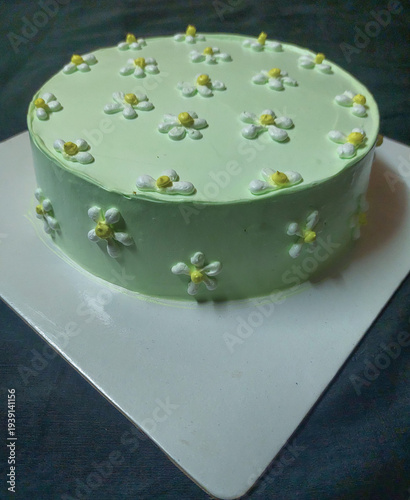 Green Floral Cream Cake Design