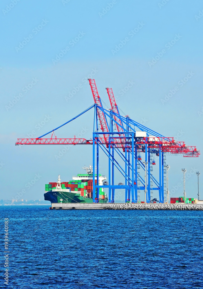 Fototapeta premium Container ship under port crane