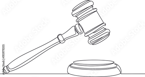 A simple line drawing of a gavel resting on a sound block
