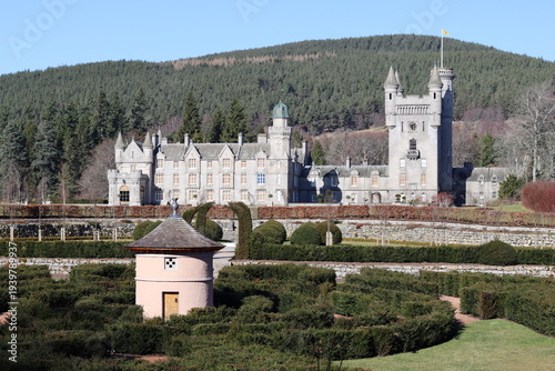 Quadro su tela Balmoral Castle and gardens, Aberdeenshire