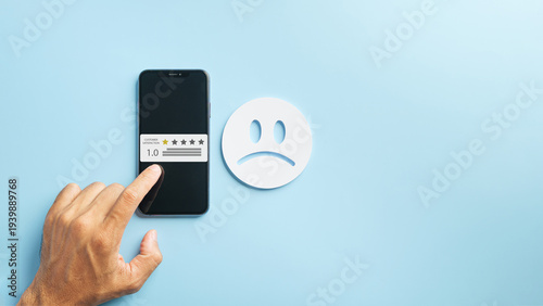 Quadro su tela Experience poor customer service, hand inputs negative online review on mobile p