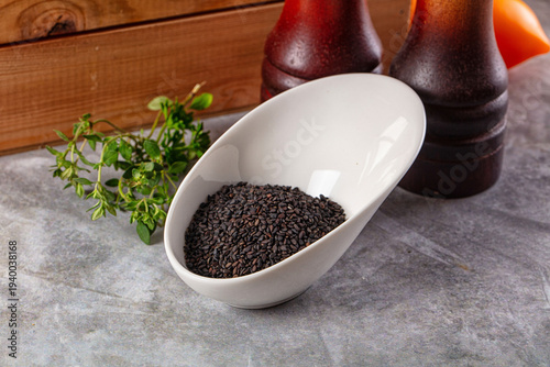 Black raw dry sesame seeds