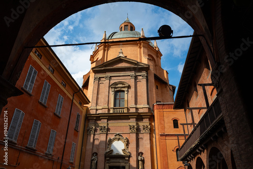 Foto Santa Maria della Vita church facade in Bologna city center