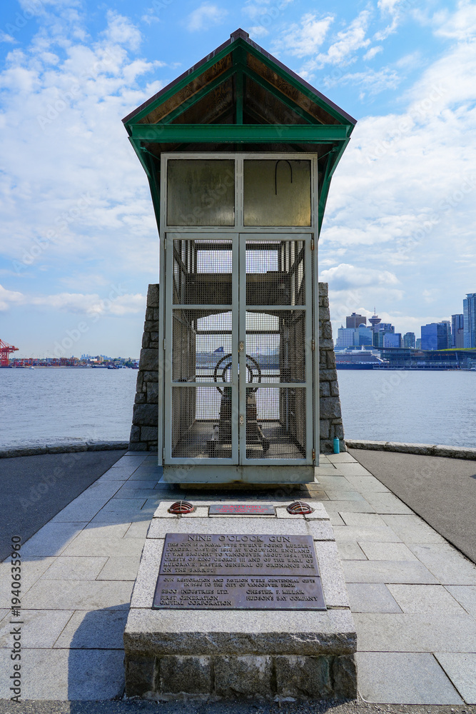 Fototapeta premium 9 O'Clock Gun, a cannon located on the Stanley Park seawall in Vancouver, British Columbia, Canada.